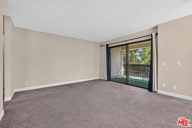 Building Photo - 2554 Olive Dr