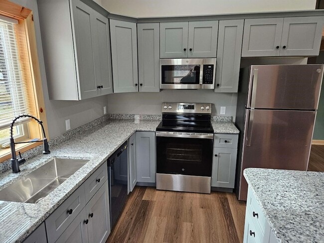 Building Photo - 19 Steele Dr