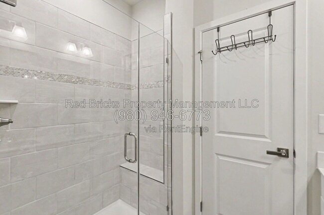 Building Photo - 1007 Simcoe Ln