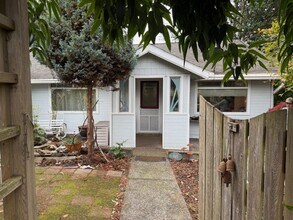 Building Photo - Charming Short Term Craftsman in Sunny Coq...