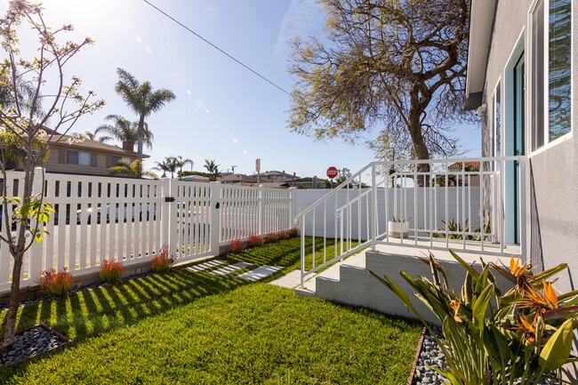Building Photo - 12533 Cranbrook Ave