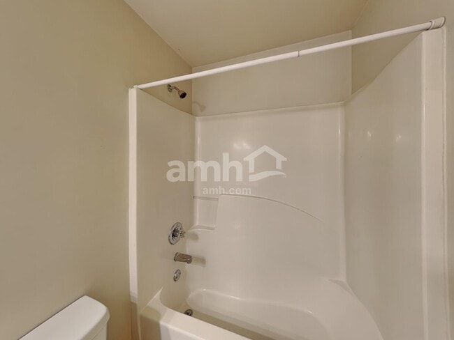 Building Photo - 975 Donington Cir