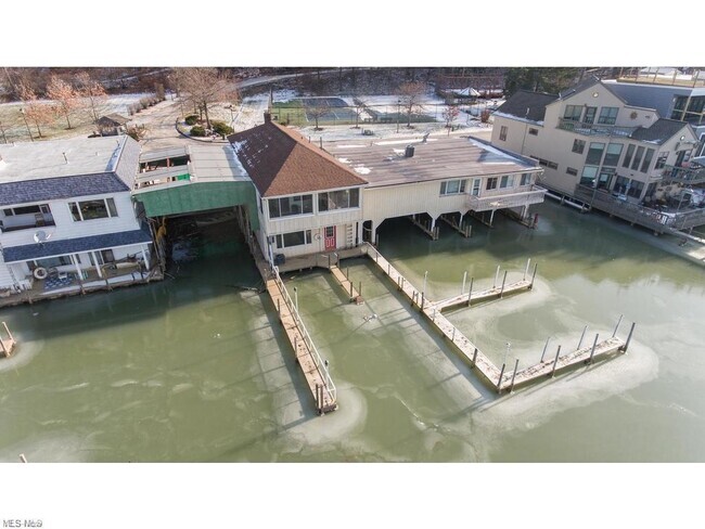 Building Photo - 852 Beach Rd