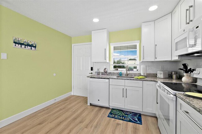 Building Photo - 300 S Central Ave