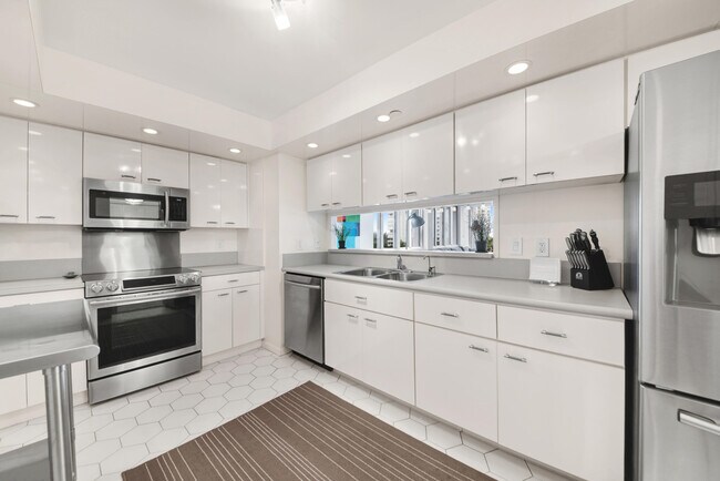 Building Photo - 4750 S Ocean Blvd