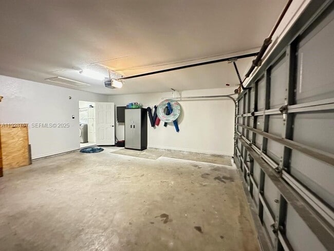 Building Photo - 720 2nd Pl SW