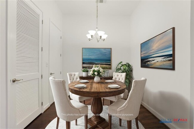 Building Photo - 711 Cosmopolitan Dr NE