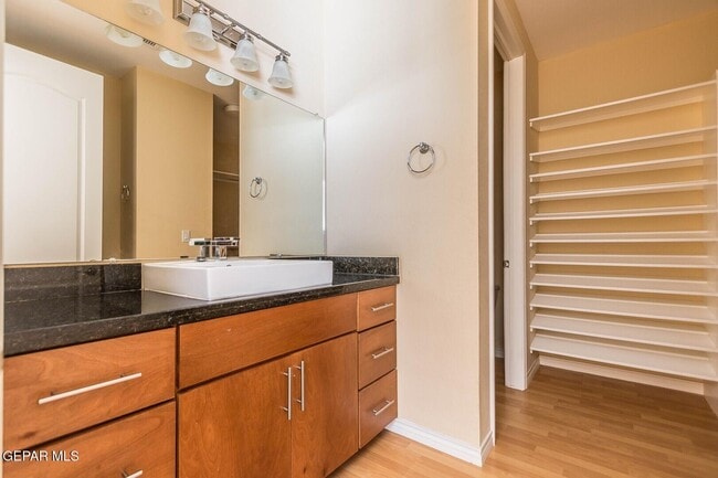 Building Photo - 5537 Ignacio Frias Dr