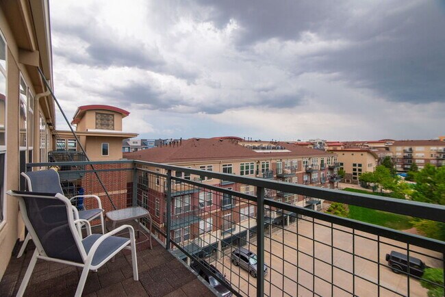 Building Photo - 10176 Park Meadows Dr