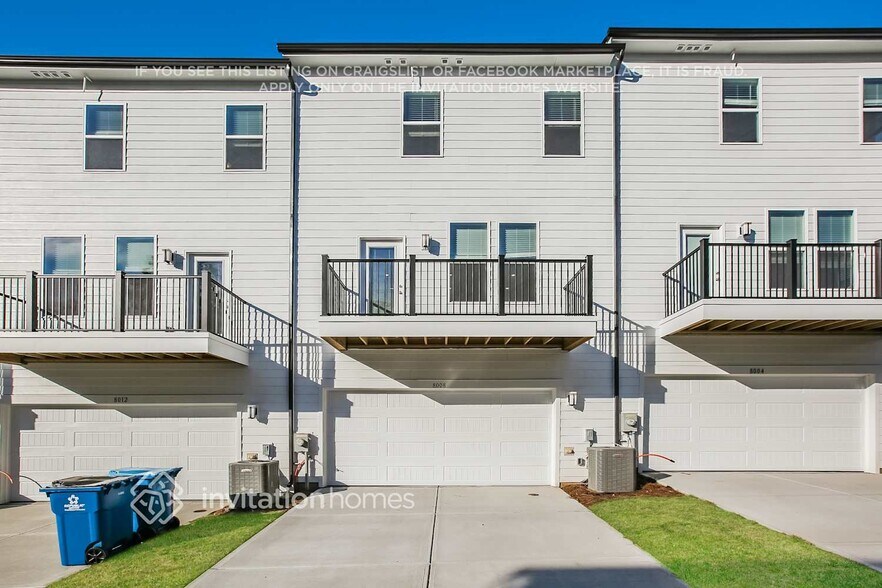 Building Photo - 8008 Roest Ln