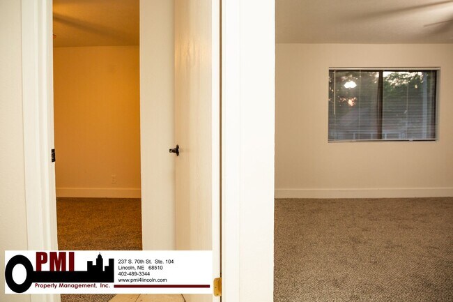 Building Photo - 2 Bedroom and 1 Bathroom Apartment
