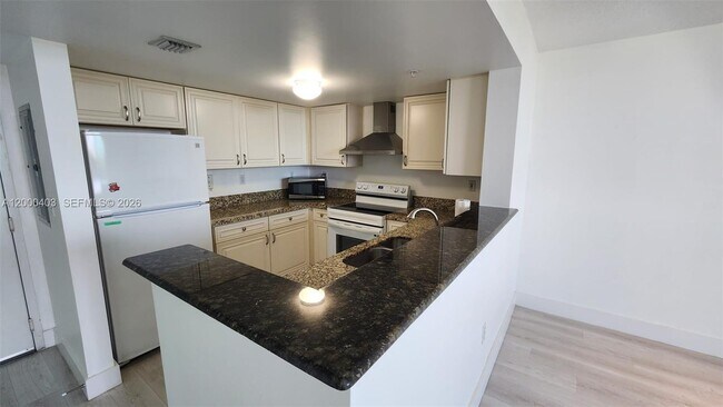 Building Photo - 3000 Coral Wy