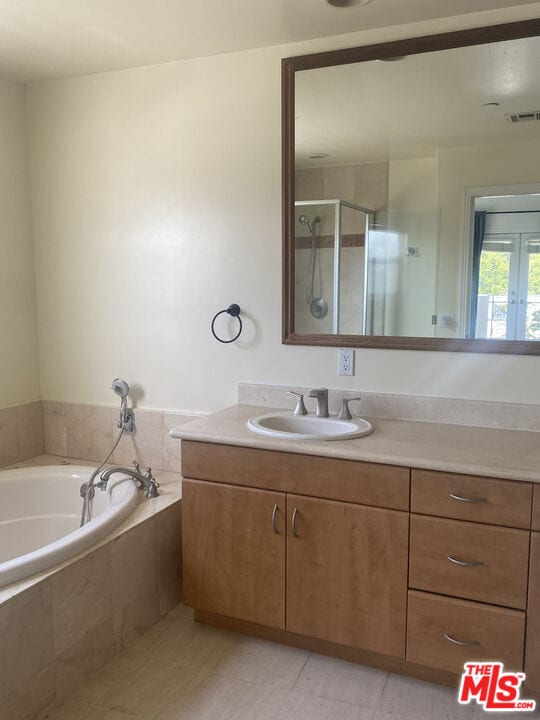 Building Photo - 1862 S Bentley Ave