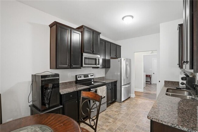 Building Photo - 612 Stevens Pl