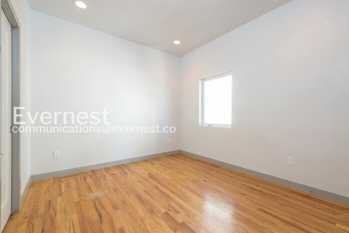 Building Photo - 1237 Tennyson St
