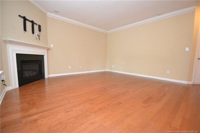 Building Photo - 118 Brookview St