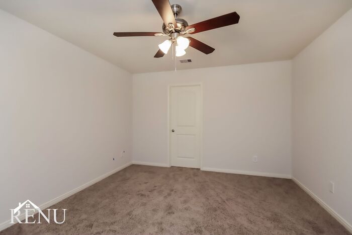 Building Photo - 10478 Sweetwater Creek Dr