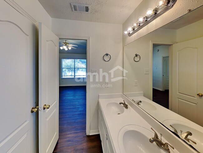 Building Photo - 26114 Cypresswood Dr