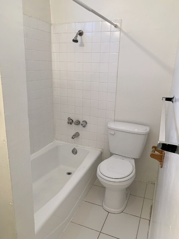 Building Photo - 1114 Poinsettia Dr