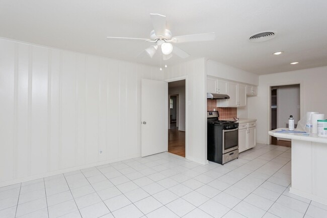 Building Photo - 9753 Tappenbeck Dr