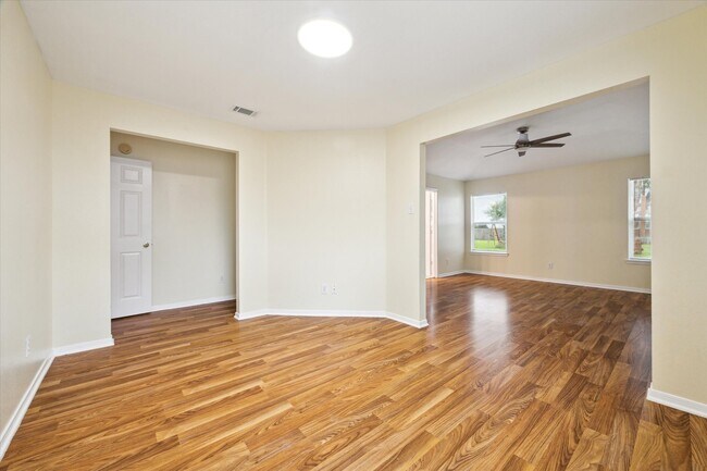Building Photo - 3402 Fox Ct