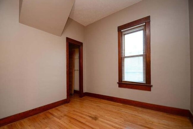 Building Photo - Beautiful 5 Bedroom Home!