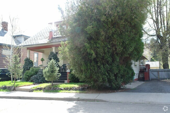 Building Photo - 1807 W 6th Ave