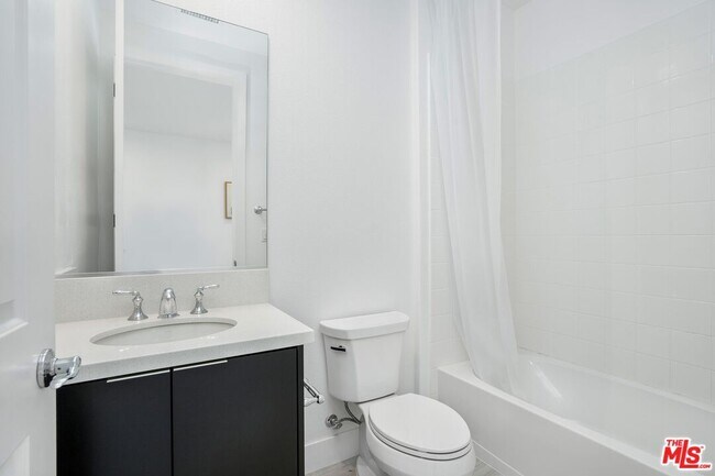 Building Photo - 20600 Bluebird Ct