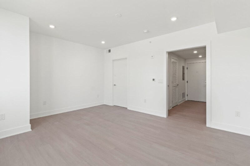 Building Photo - 2000 Dreer St