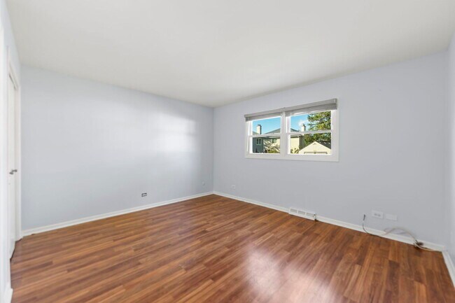 Building Photo - 1000 E Callero Cir