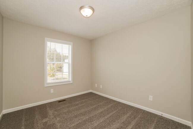 Building Photo - 104 Rockefeller Ln