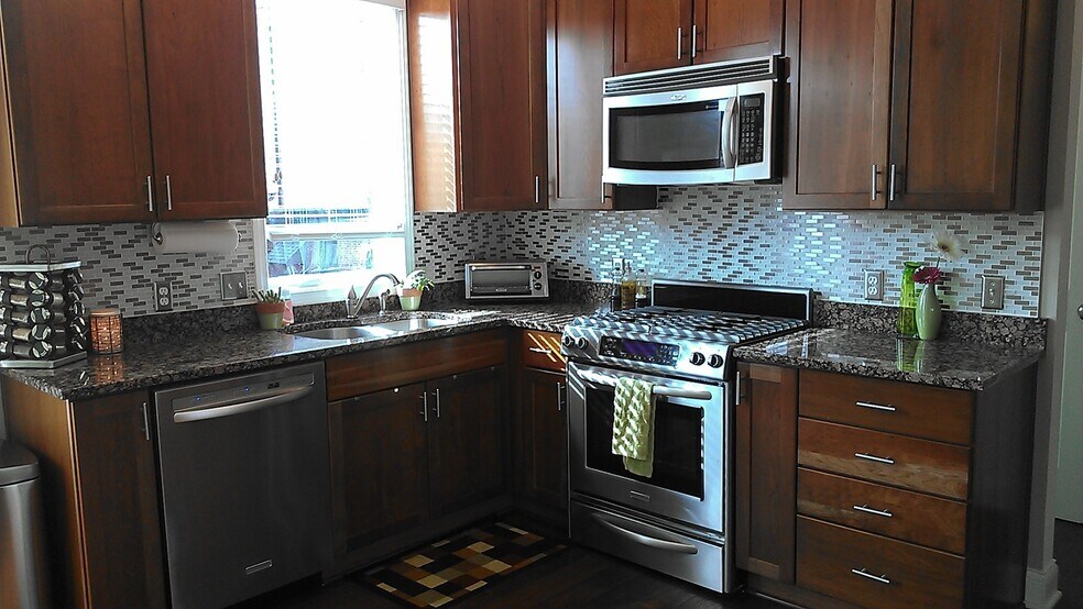 Kitchen - 524 Allard Pl