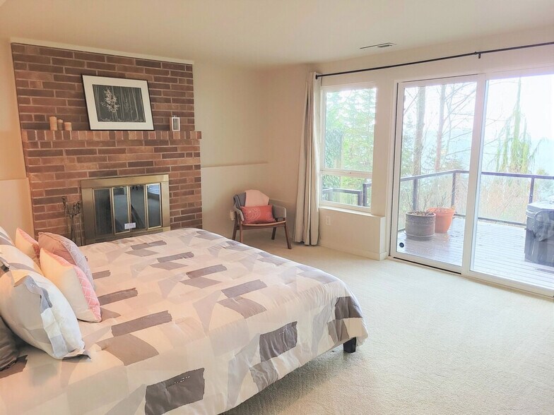 Building Photo - 4091 Hillcrest Ave SW