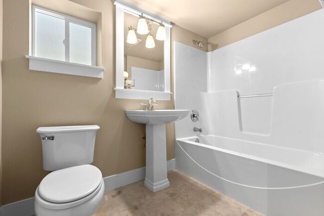 Building Photo - Gorgeous AIR CONDITIONED West Seattle Char...