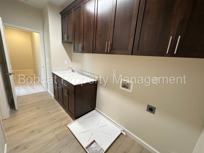 Building Photo - 862 Furlong Dr