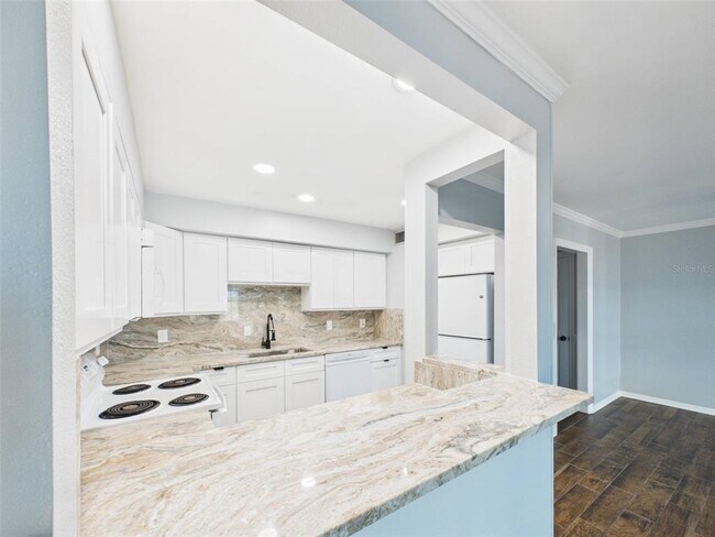 Building Photo - 2415 W Jetton Ave