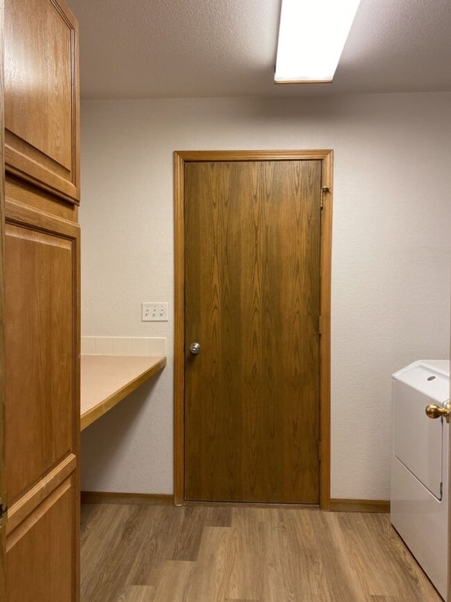 Building Photo - 2325 Northbrook Dr