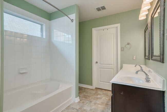Building Photo - 292 Strawberry Blonde Dr