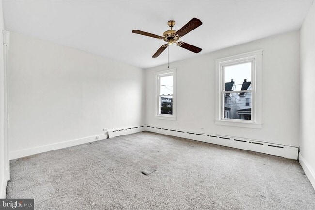 Building Photo - 523 W Oak St