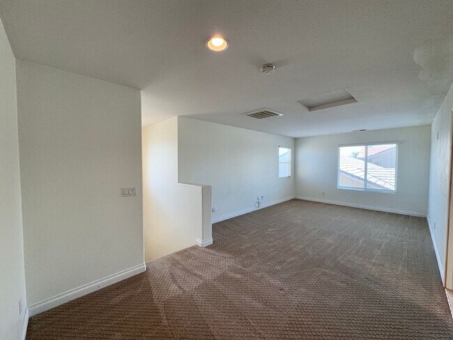 Building Photo - 4 Bedroom Menifee home available now for l...
