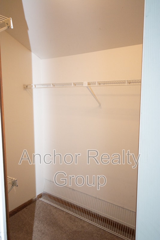 Building Photo - 304 Falling Ln