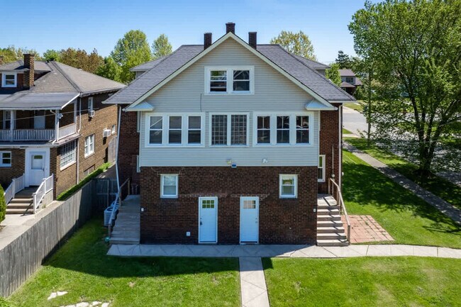 Building Photo - 3254 West Blvd