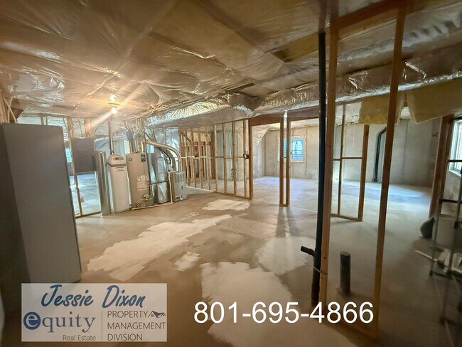 Building Photo - 1989 N 2700 W