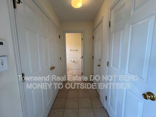 Building Photo - 121 Bugle Call Dr
