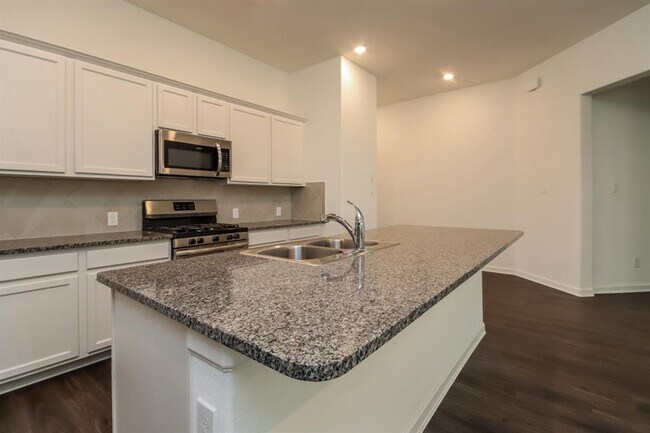 Building Photo - 5434 Tourmaline Wy