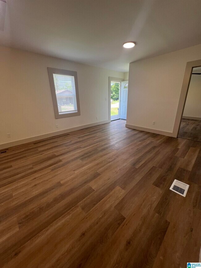 Building Photo - 3733 Maple Ave SW