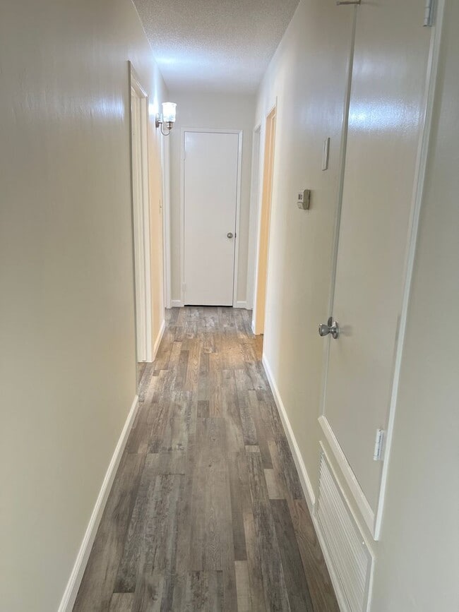 Building Photo - Northwest Bakersfield Home