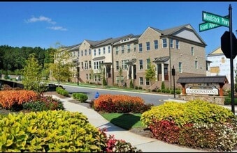 Building Photo - 256 Commons Ave