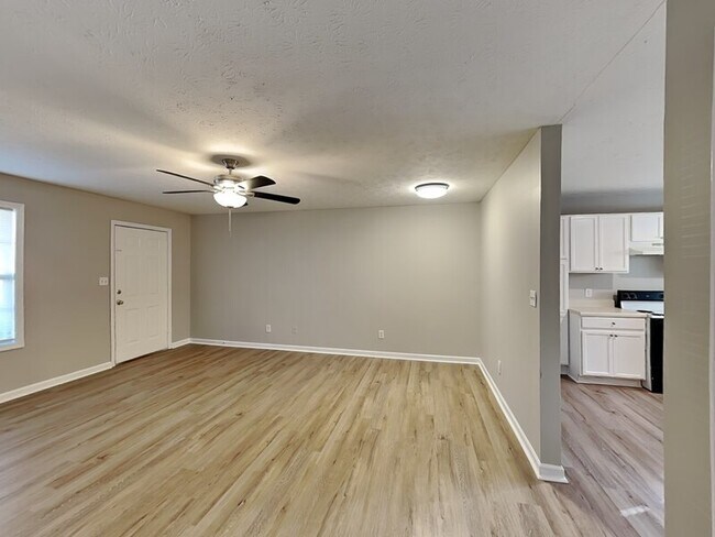 Building Photo - 546 Baron Dr