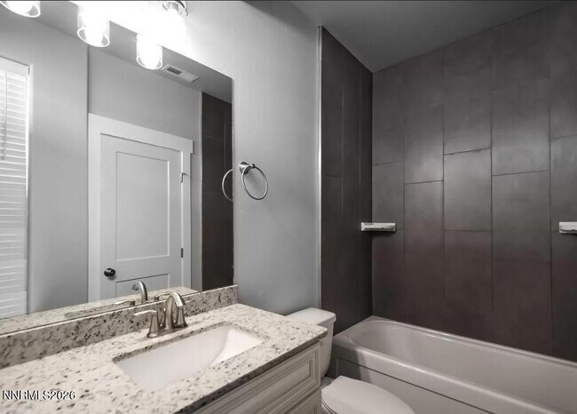 Building Photo - 770 Bluffs Ct